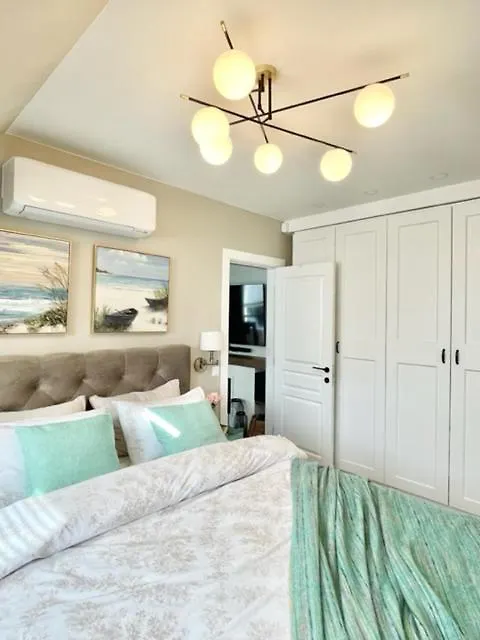 Executive 2 Bedroom Apartment + Parking ソフィア